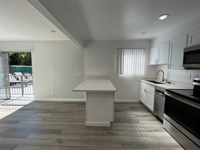 Foto del interior - 616 North Sweetzer Avenue