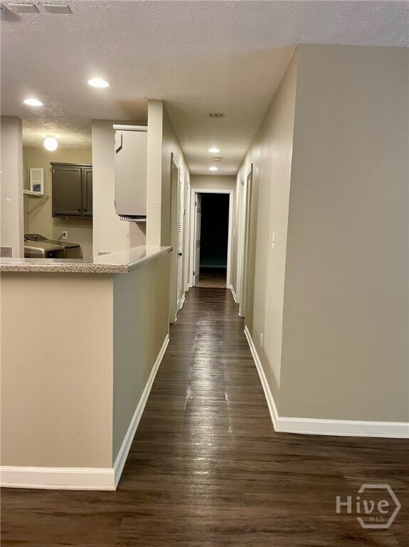 Foto del edificio - 100 Downing Way