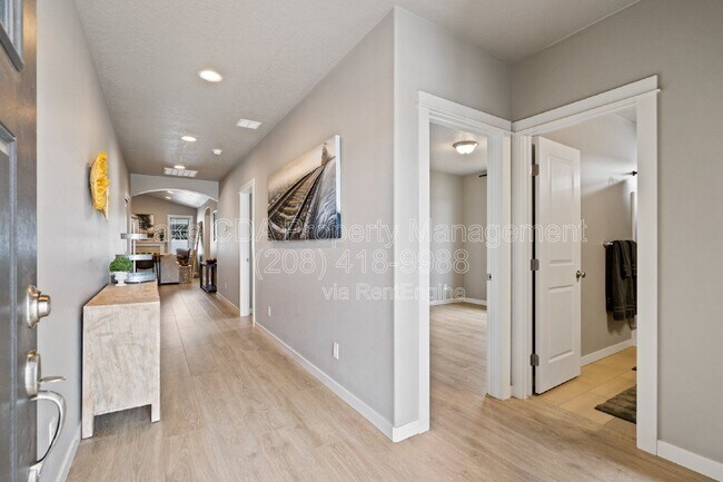 Foto del edificio - 5673 W Rockingham Dr