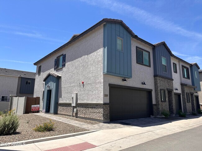 Foto del edificio - 2819 W Red Fox Rd