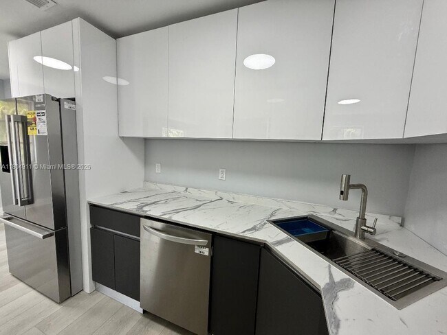 Foto del edificio - 1100 NE 2nd St
