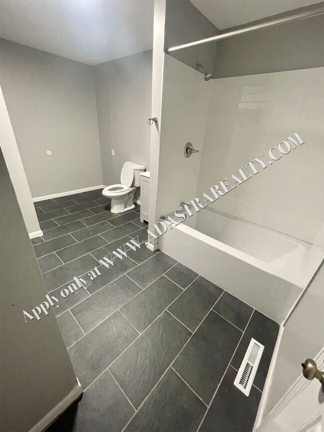 Foto del edificio - 4904 NE 44th Terrace