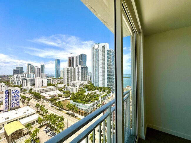 Foto del edificio - 114 NE 22nd St
