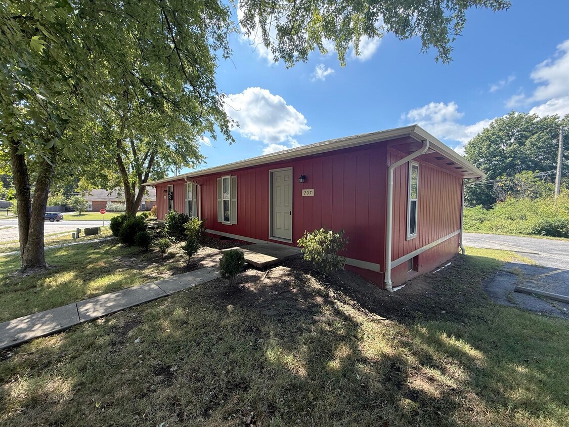 Foto principal - 207 Wheaton Ct