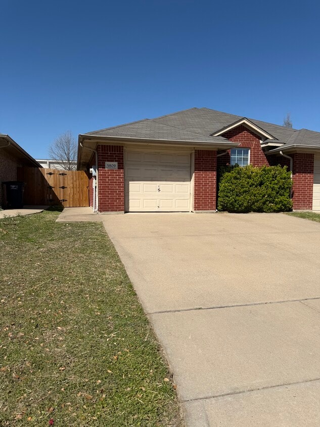 Photo - 5809 Swords Dr (Fort Worth, TX)