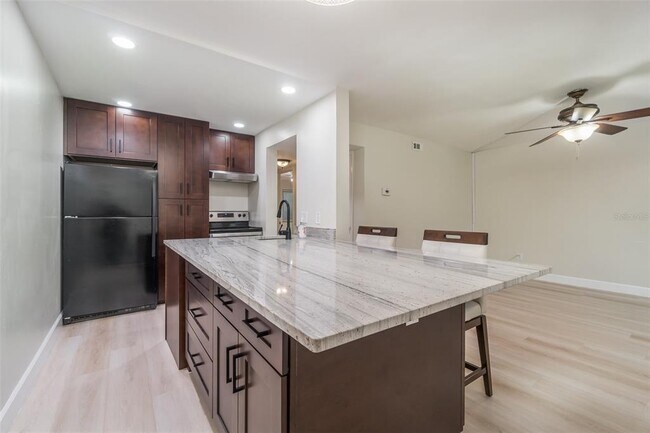 Foto del edificio - 4810 S Dauphin Ave