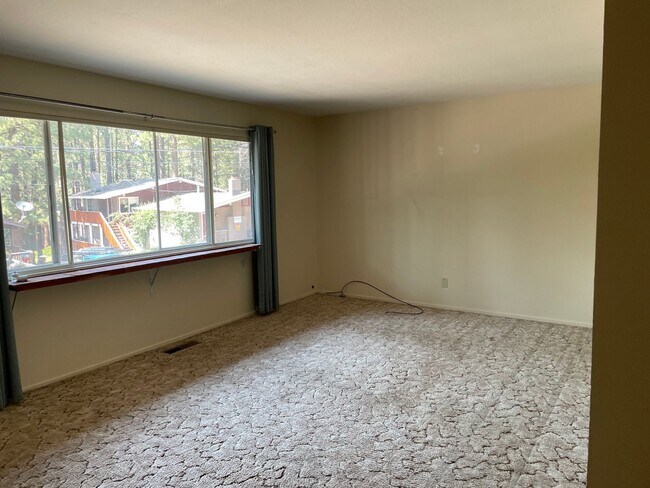 Building Photo - 3748