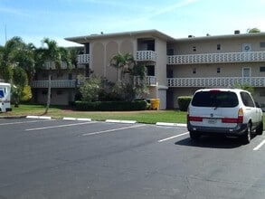 Building Photo - 2812 Garden Dr S