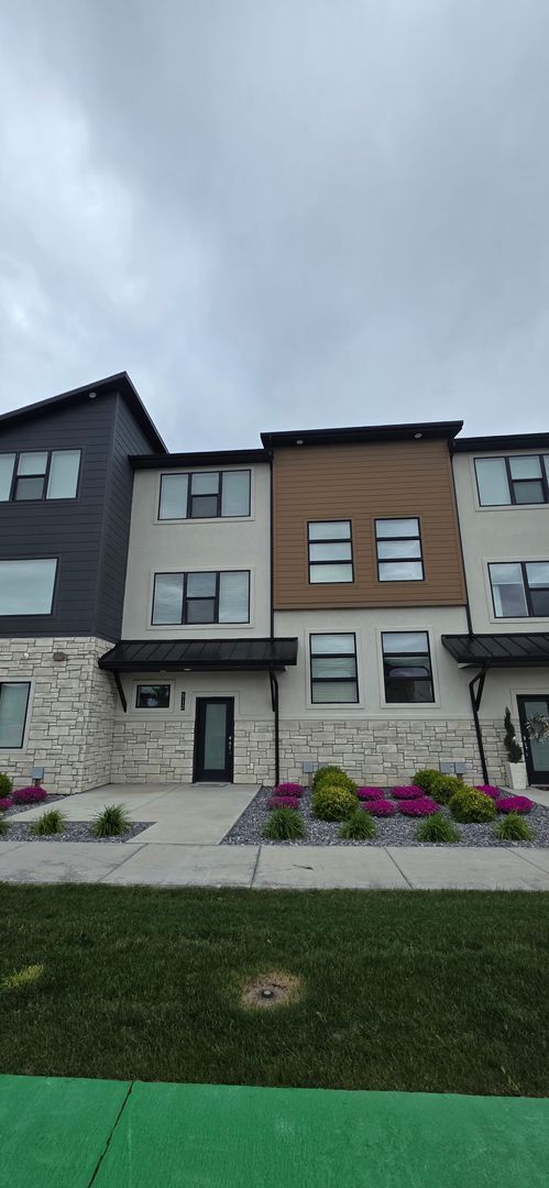 Foto del edificio - Rockwell Townhome in American Fork - For Rent - 3 Bedroom 2.5 Bath - Pool & Clubhouse