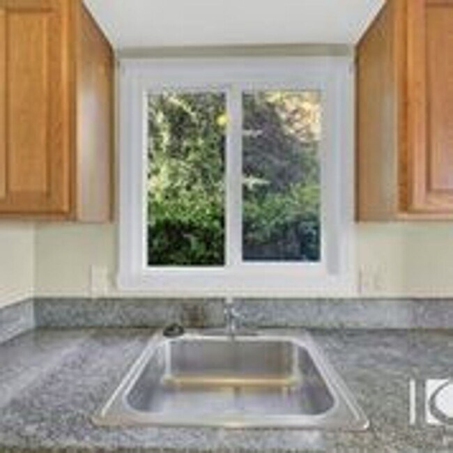 Building Photo - Lower Level duplex