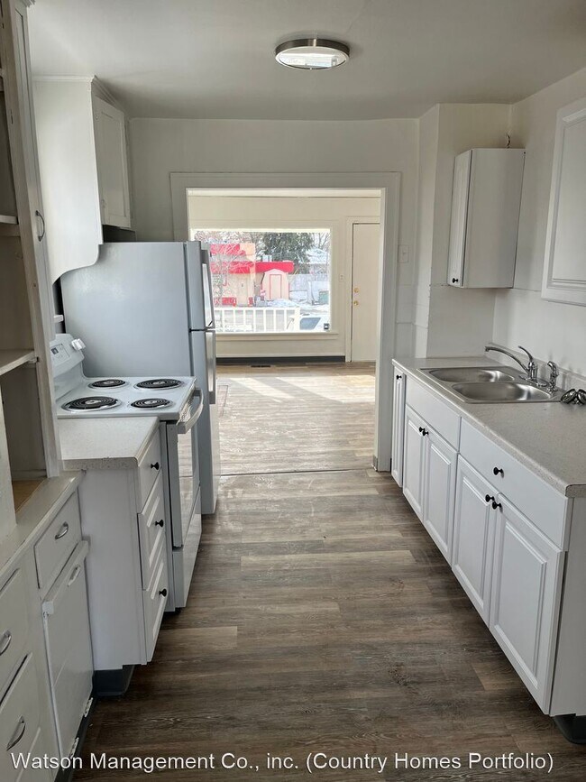 Building Photo - 3 br, 1.5 bath House - 923 E Bridgeport