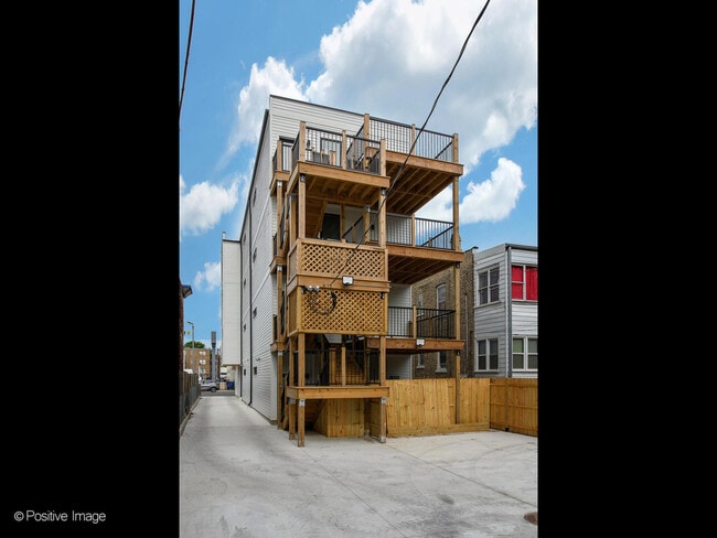 Foto del edificio - 4013 N Pulaski Rd
