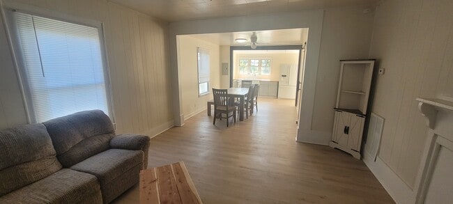 Building Photo - 206 Cranford Dr