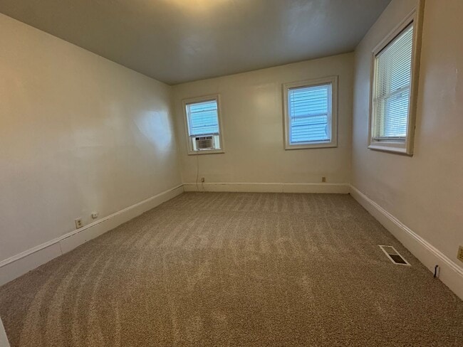 Foto del edificio - Charming Updated 2 Bedroom Home with New F...
