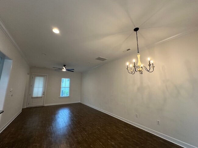 Foto del edificio - 2745 Cook Cir