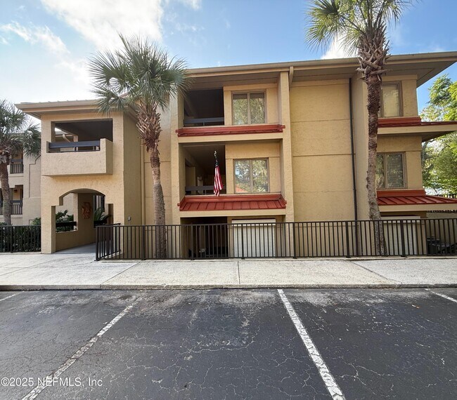 Building Photo - 2099 Winterbourne N
