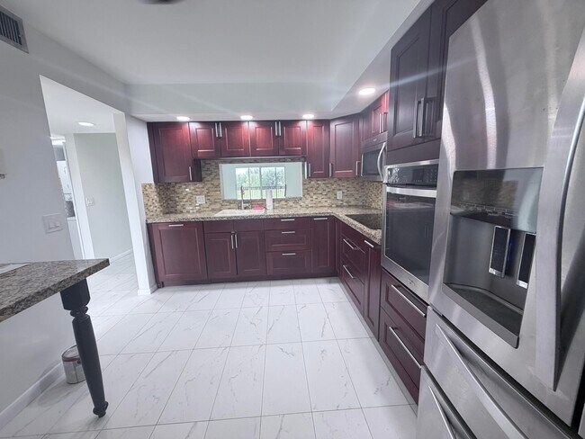 Building Photo - 1200 SW 125th Ave