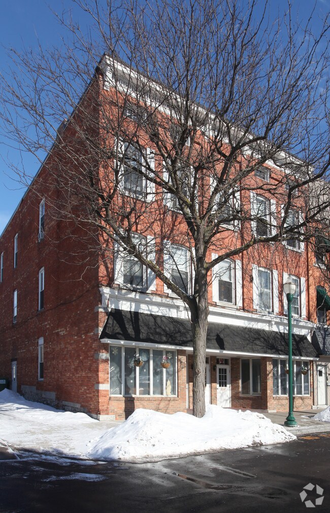 31 Market St, Auburn, NY 13021 Apartments Auburn, NY