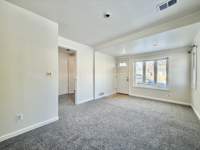 Foto del edificio - Updated Ranch on Double Lot Near Royal Oak & Ferndale