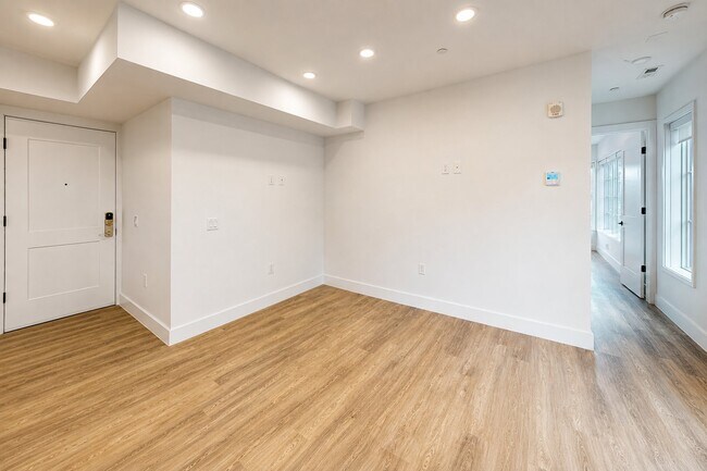 Foto del edificio - 716 L St SE