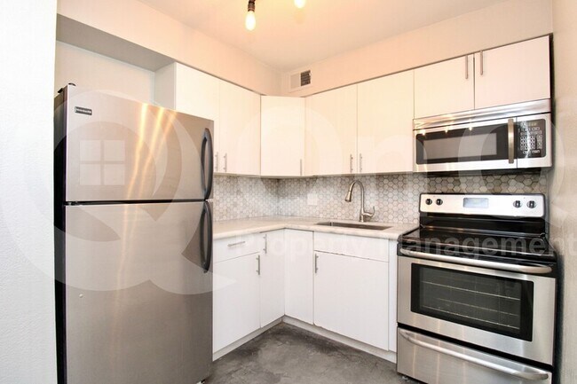 Foto del edificio - 45 E Lexington Ave