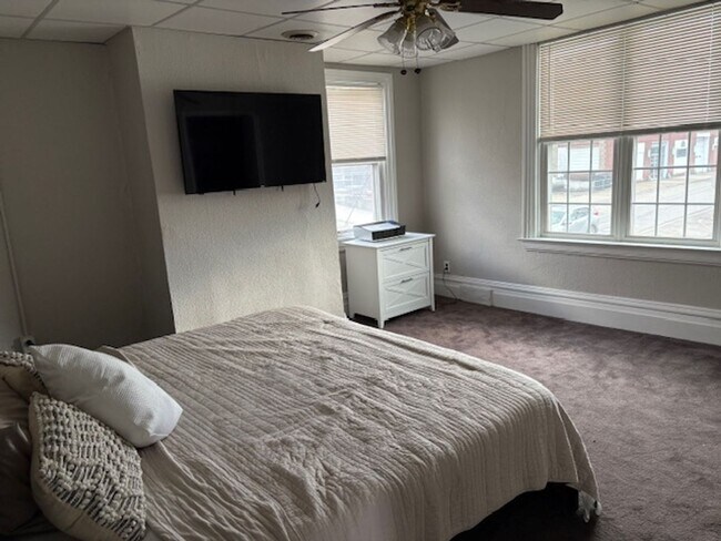 Foto del edificio - 2 bed/1 bath Apartment in the heart of Downtown Irwin