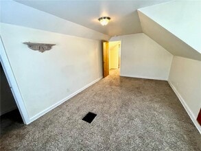 Building Photo - 129 Roselawn Crescent