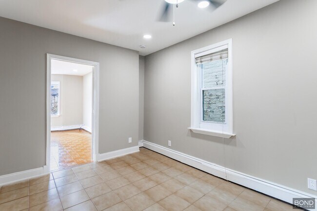 Foto del edificio - Charming Large Studio Apartment in the Heart of Maspeth