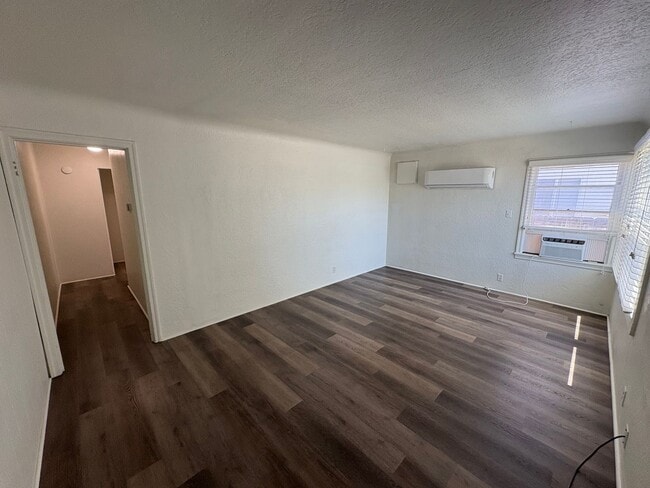 Building Photo - 3821