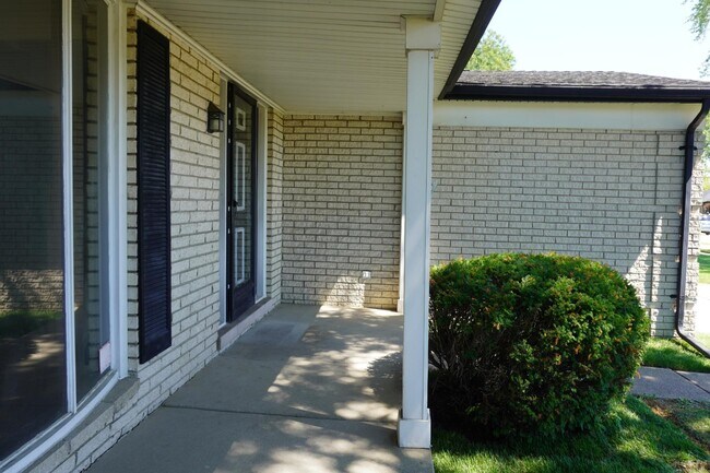 Foto del edificio - 4415 Fox Hill Dr