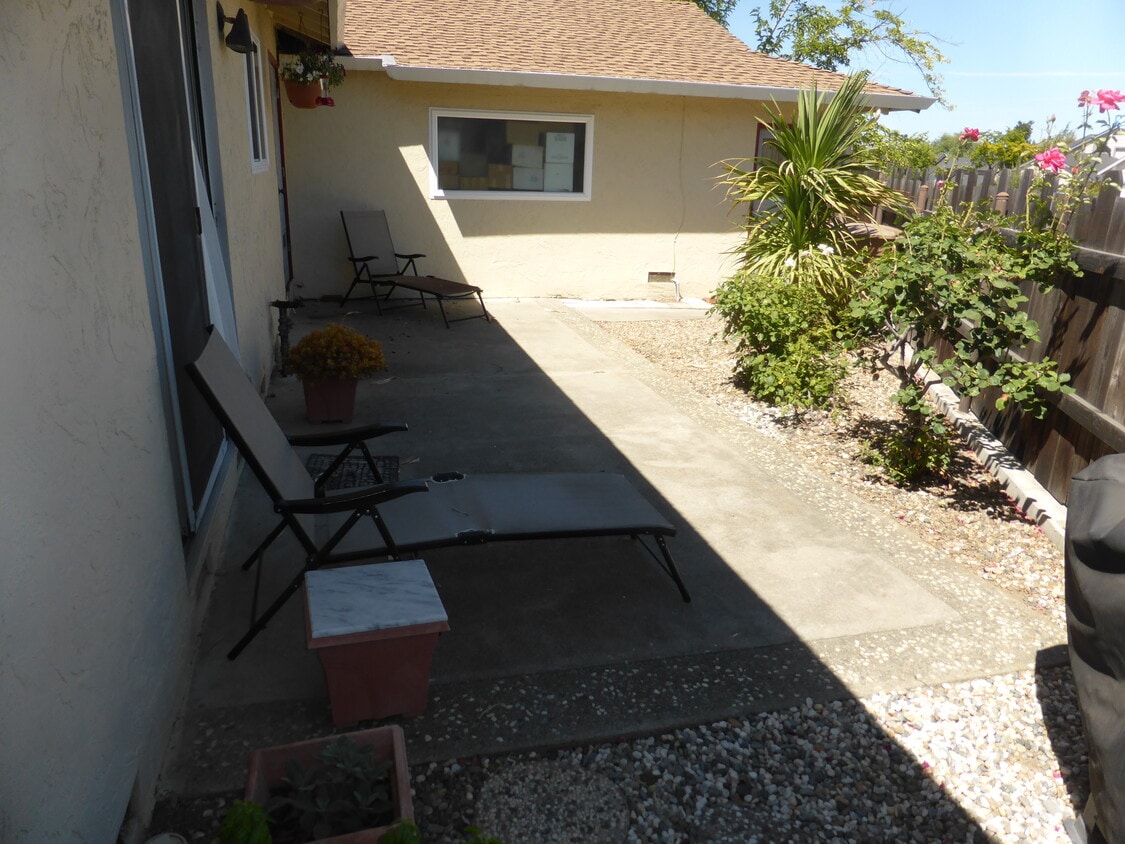 Building Photo - 22722 Medina Ln