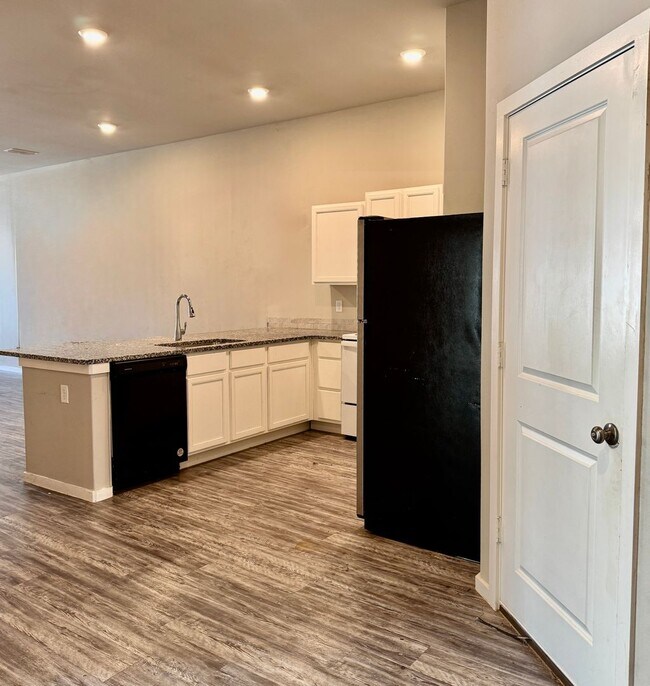 Foto del edificio - 2121 N Avenue J Ave