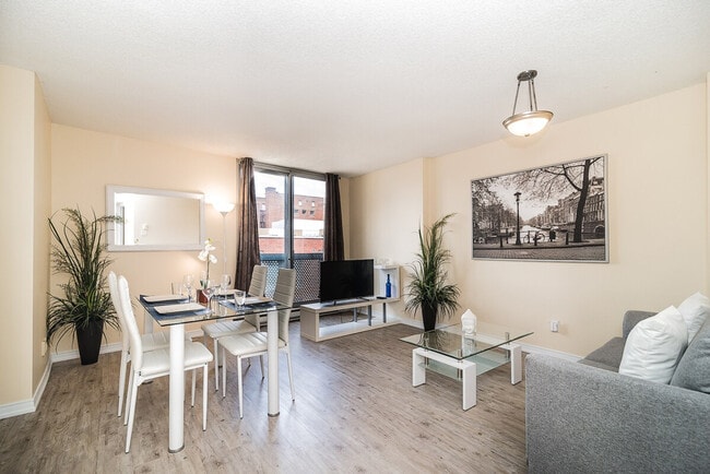 Photo du bâtiment - 1253 Av. de l'Hôtel-de-Ville