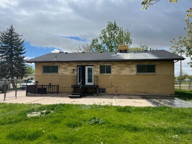 Building Photo - Beautiful home with spacious layout
