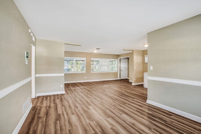 Building Photo - 5608 Lejeune Dr