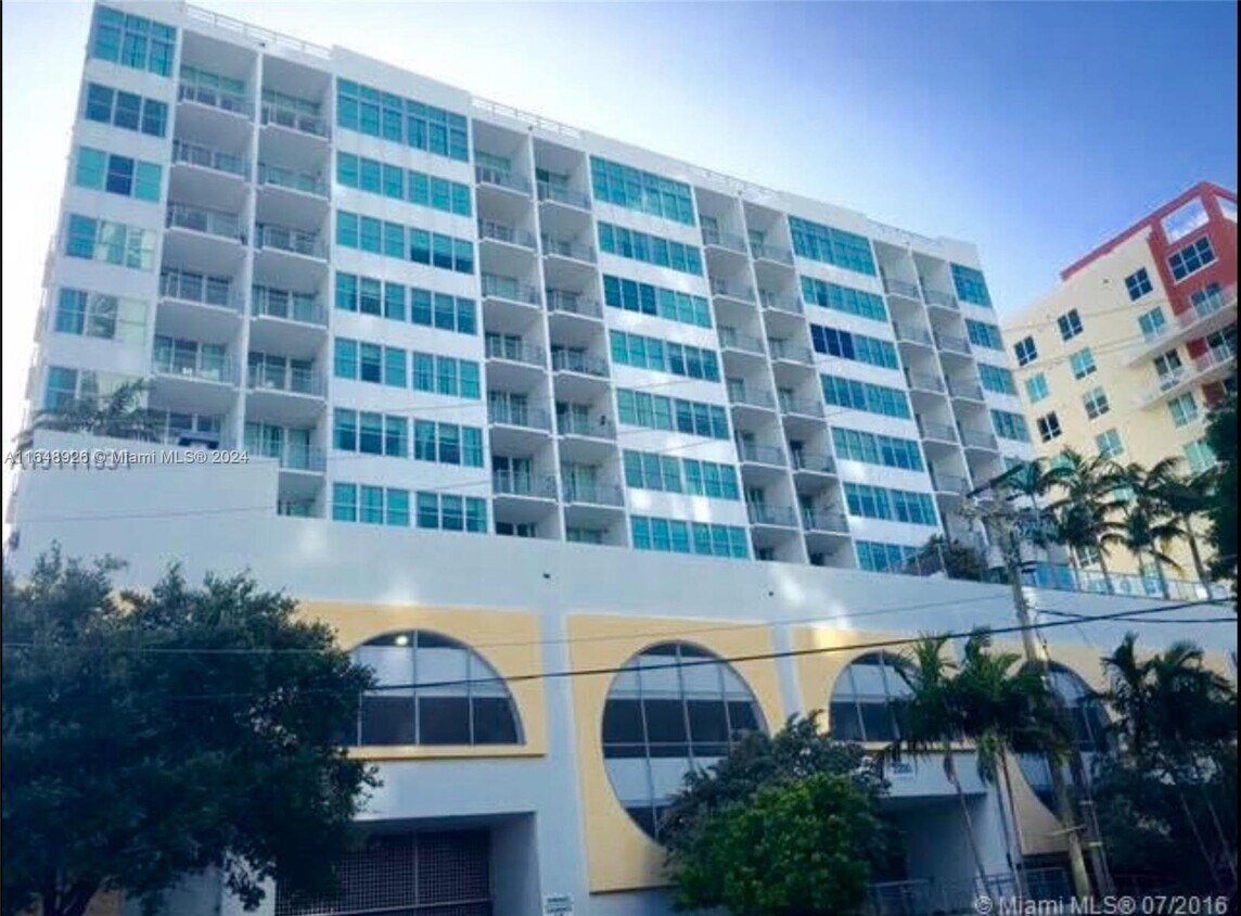 Foto principal - 2200 NE 4th Ave