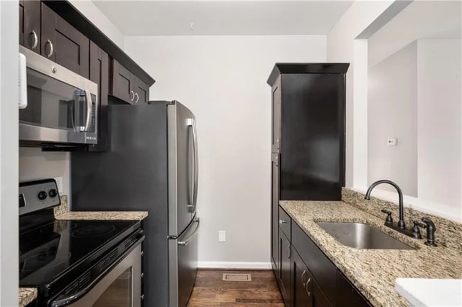 Foto del edificio - 2162 Larchwood Rd SW
