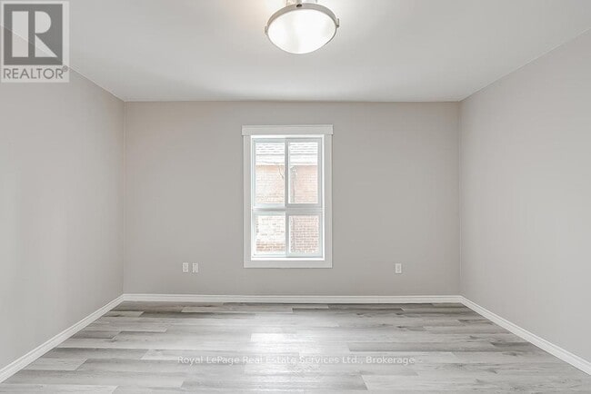 Building Photo - 33 Rose Ave