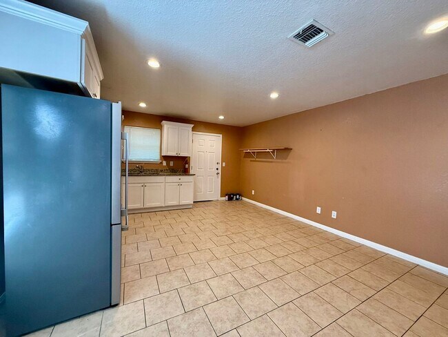 Foto del edificio - 3107 W Travis St