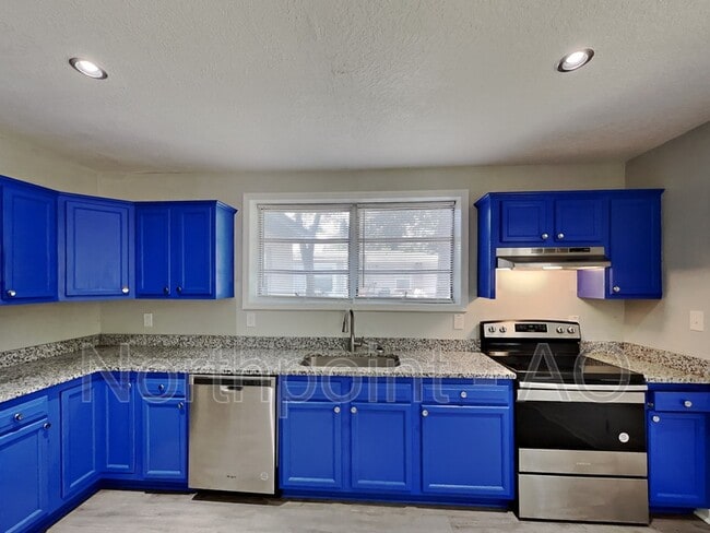 Building Photo - 5039 Lexington Ave