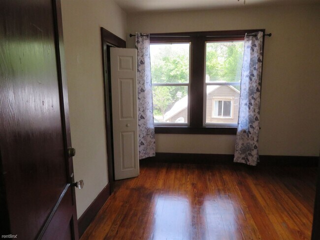 Building Photo - 2 br, 1.5 bath 4plex - 1000 Druid Rd E