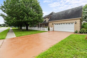 Building Photo - 620 Woodbine Ct