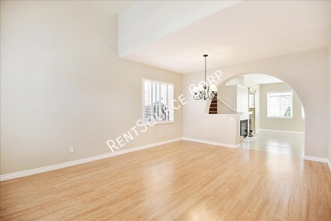 Building Photo - 21575 Oak Dr