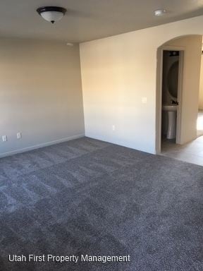 Building Photo - 3 br, 2.5 bath House - 3419 S River Road # 28