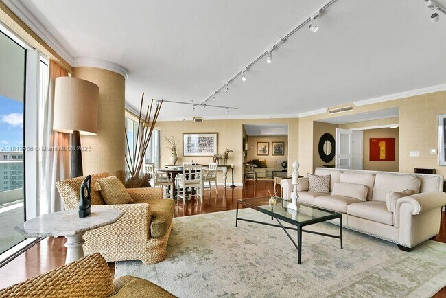 Foto del edificio - 19955 NE 38th Ct