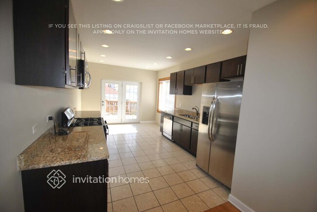 Foto del edificio - 6209 N Maplewood Ave