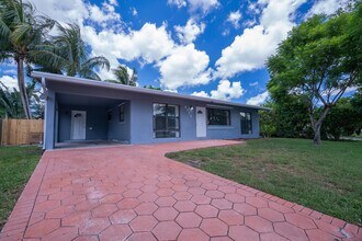 Building Photo - 6113 Royal Palm Blvd