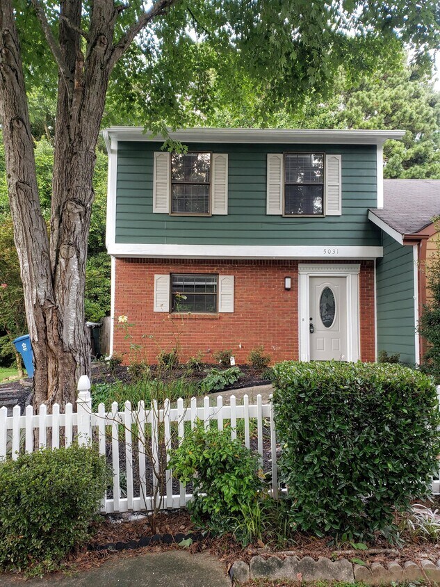 Foto principal - 5031 Village Green Way