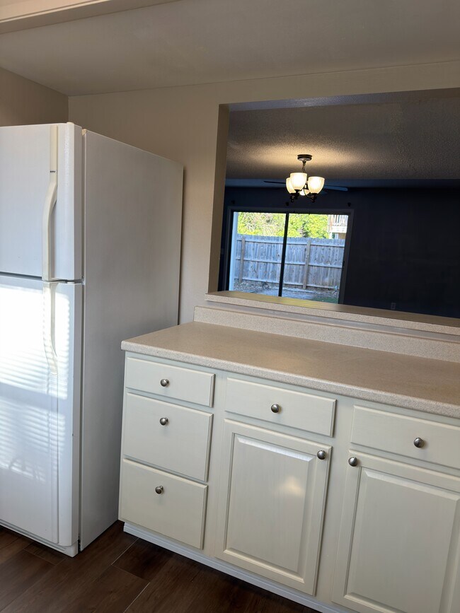 Foto del edificio - 144 Douglas Rd W