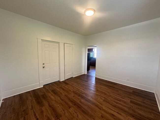 Foto del edificio - 431 E 8th St